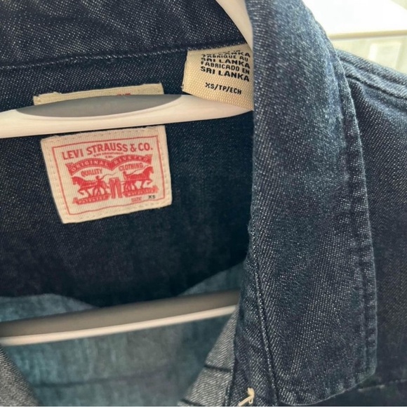 Levi's button up shirts - Picture 3 of 4